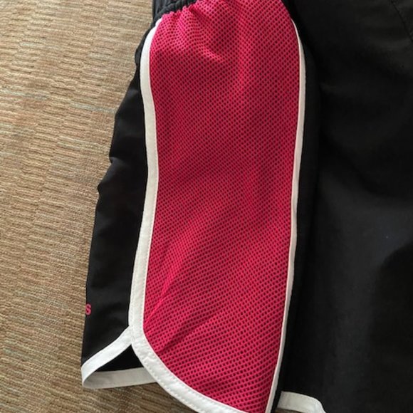 2/$40 Adidas Black Athletic Shorts Ladies Junior Size Small - Picture 6 of 9